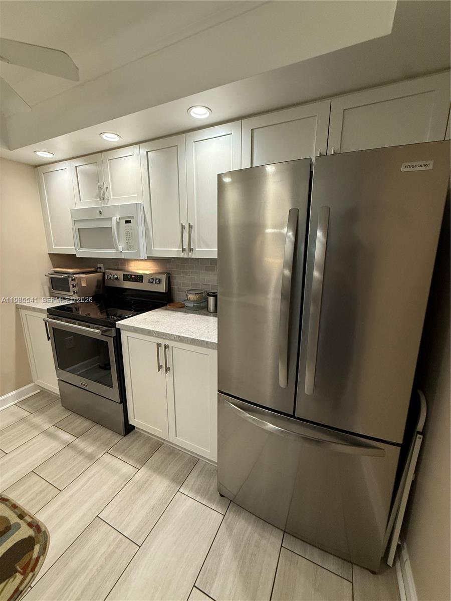 Exterior view of 608 Waterside Dr #608, Hypoluxo, Florida