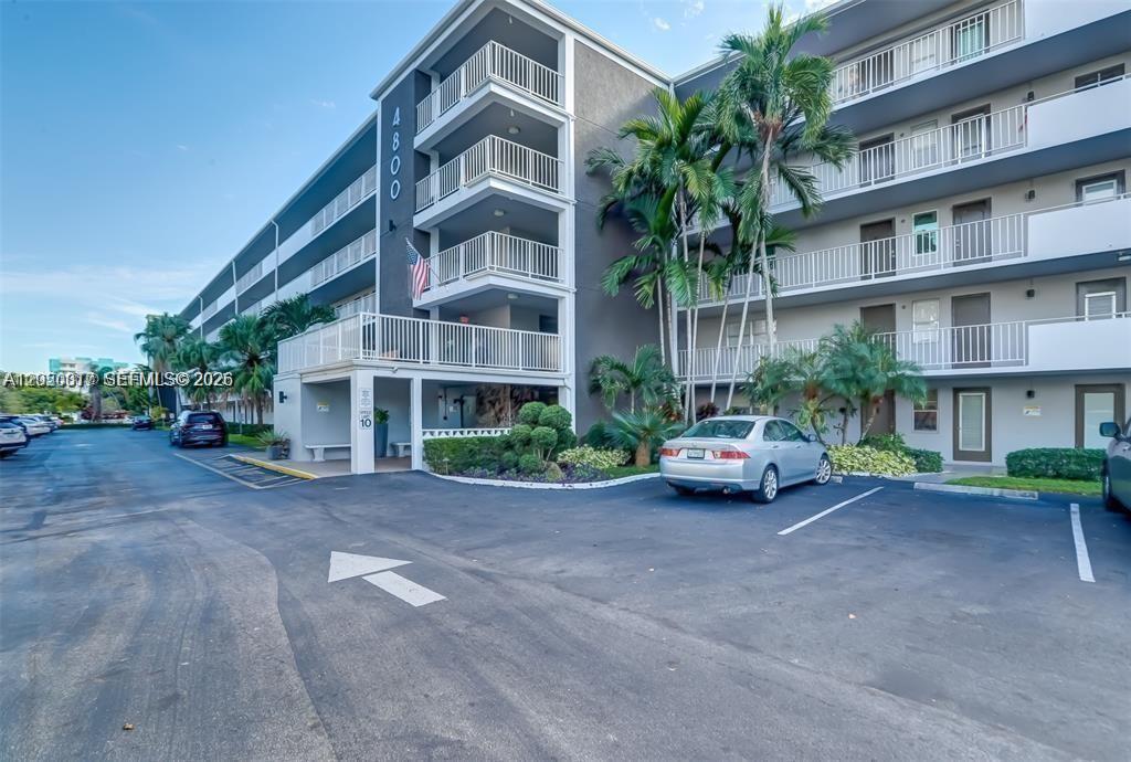 Exterior view of 4800 Hillcrest Ln #511, Hollywood, Florida